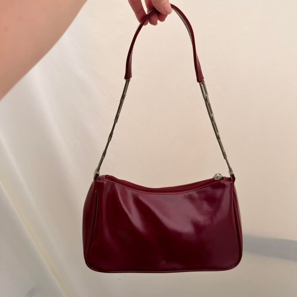 Strada VTG Cherry Red Vegan Leather Shoulder Bag W Silver Chain Strap Purse 90's - Picture 2 of 8
